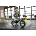 Mini bicicletas de equilibrio con el pie empujado